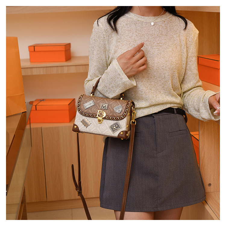Sac bandoulière badge texturé OPAGE Petits sacs à bandoulière en cuir pour femme, sacs à main à bandoulière pour femme avec poignée supérieure_voghion.com