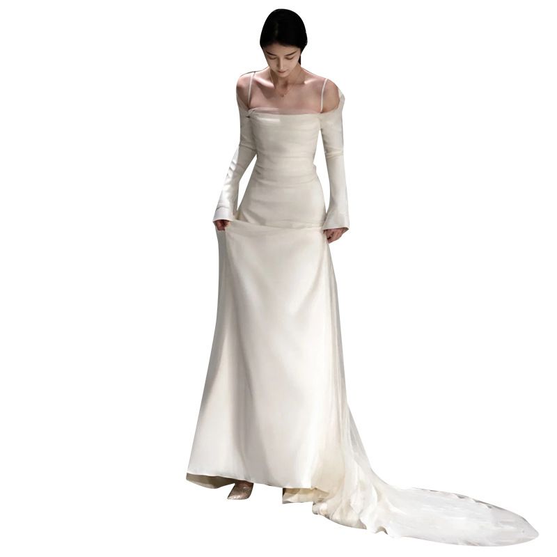 Elegante abito da sposa a sirena con spalle scoperte e maniche lunghe – Abito da sposa in raso di ispirazione francese per la sposa, semplice e chic con piccolo strascico_voghion.com