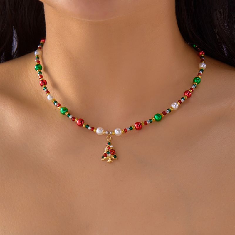 "Red Green Christmas Necklace | Christmas Tree & Snowflake Pendants | Rice Bead Color Blocking | Clavicle Chain | Tarnish-Resistant Alloy | Festive Ho_voghion.com