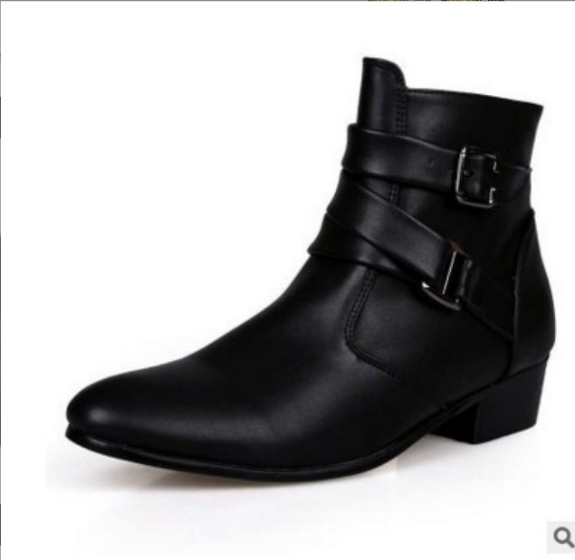 Gli stivali alti da uomo per le attività all'aria aperta sono eleganti e belli._voghion.com