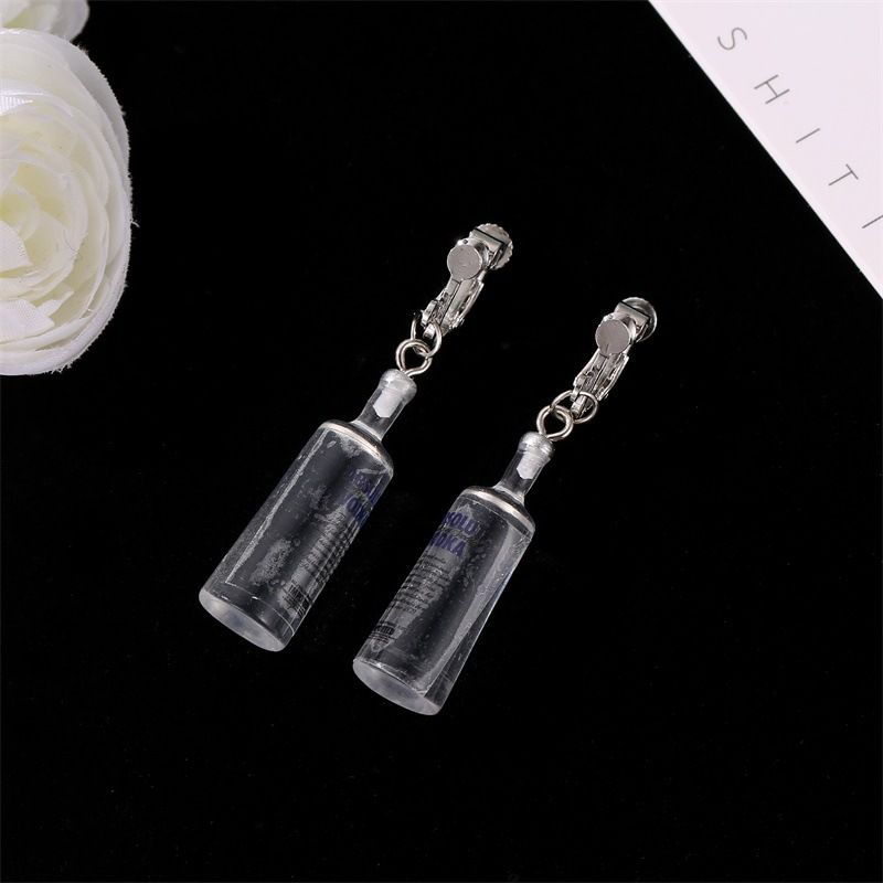 Nouvelle bouteille d'eau minérale de bière Vodka amusante Boucles d'oreilles créatives et polyvalentes pour célébrités sur Internet_voghion.com