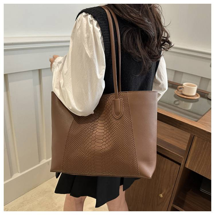 Large-capacity Simple Portable Tote Bag New Autumn And Winter Joker Advanced Commuter One-shoulder Underarm Bag_voghion.com