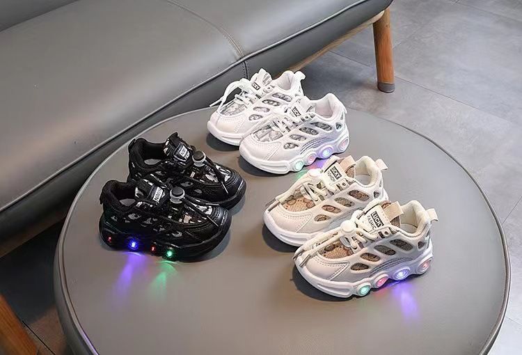 2022 Herbst Neue LED-Licht Anti-Rutsch Weiche Sohle Sport für Jungen und Mädchen Mode Lässig Kinderschuhe_voghion.com