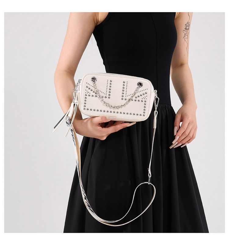 Sac à bandoulière à rivets personnalisé pour femme, nouvelle conception de niche d'été 2024, sac à bandoulière tendance_voghion.com