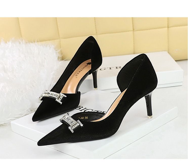 1363-AK80 Bankett High Heels Damen mit dünnen Absätzen, Wildlederoberfläche, flacher Öffnung, spitzer seitlicher Hohlmetall-Wasser_voghion.com