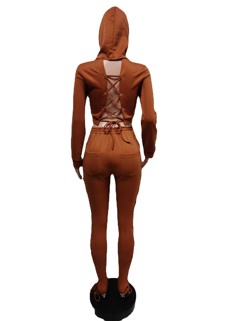 Modischer Damenanzug mit Schnürung und Hut_voghion.com