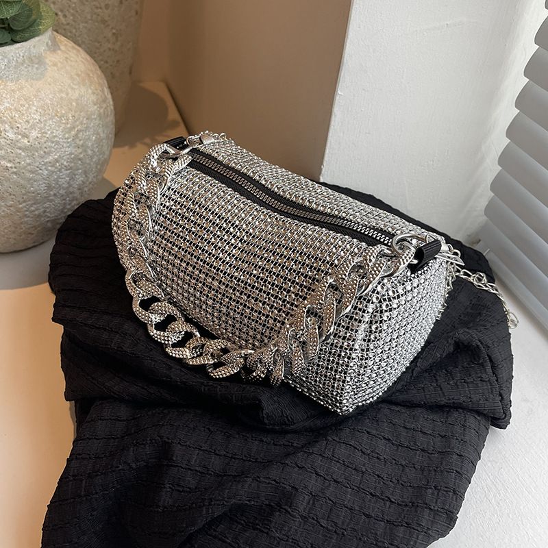 Borsa a tracolla piccola con catena e tracolla versatile, nuova moda estiva 2022, con strass alla moda per le donne_voghion.com