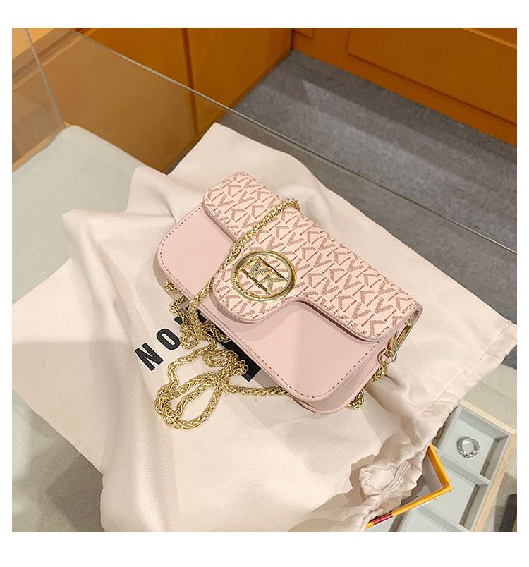 2023 Zomer Nieuwe Tas Damesmode Europese en Amerikaanse Contrast Bedrukte Ketting Een Schouder Crossbody Grote Capaciteit Kleine Vierkante Tas_voghion.com
