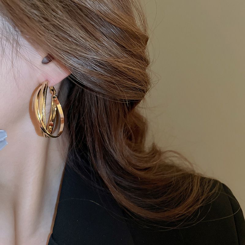 Silver Needle Cross Hollow Geometric Earrings Metal Design Earrings European And American Light Luxury Fashion Earrings_voghion.com