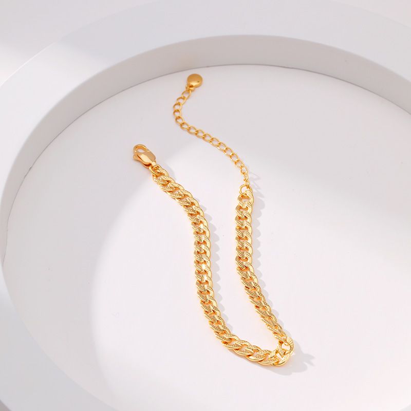 Französische flache Kupferkette aus Metall, die die Farbe behält, einfach mit Gold überzogen, neutraler Stil, modisches OL-Armband_voghion.com