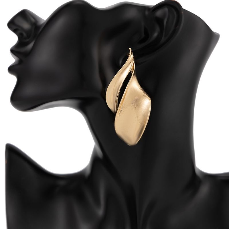Personality metal geometric texture hollow earrings female irregular twisted glossy earrings earrings_voghion.com