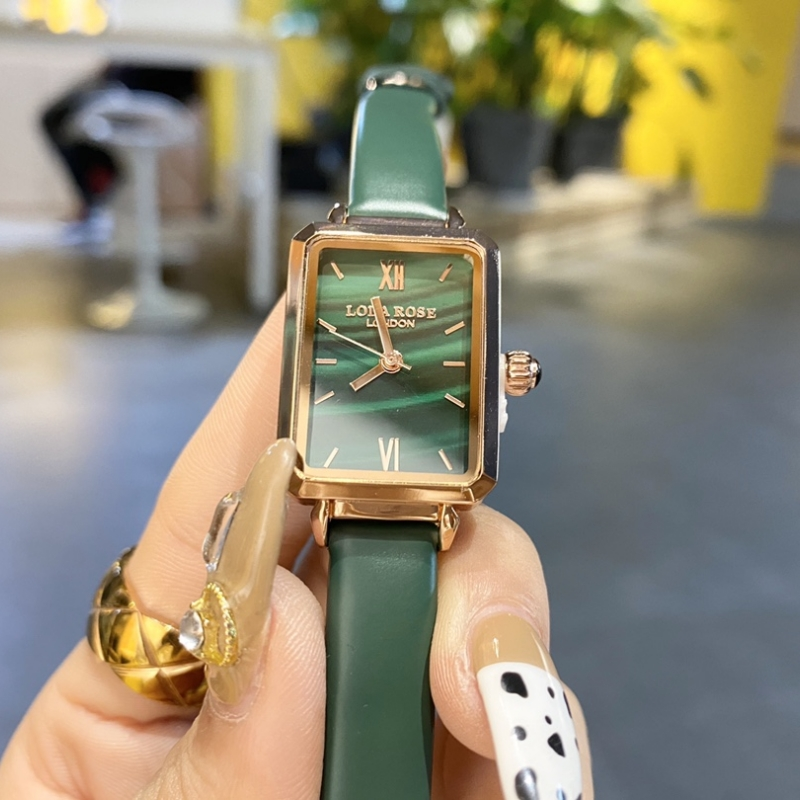 Luxury and fashionable elements of small green watches make every fairy love them, making them versatile quartz women's watches_voghion.com