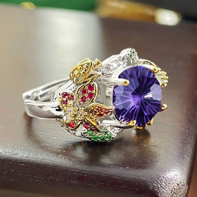 Italienischer zweifarbiger Goldring mit handgefertigtem, eingelegtem Feuerwerksschliff-Diamant in Lila für Frauen mit buntem Blumenedelstein_voghion.com