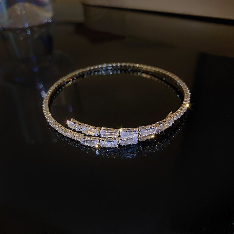 Bracciale da donna elegante e versatile, con fiocco in zircone, aperto, alla moda e di nicchia._voghion.com