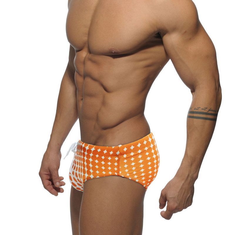 UXH Herren-Badehose mit Farbverlauf und Punkten, Dreieck-Design, mit Körbchen, modische Anti-Belichtungs-Badehose für Männer_voghion.com