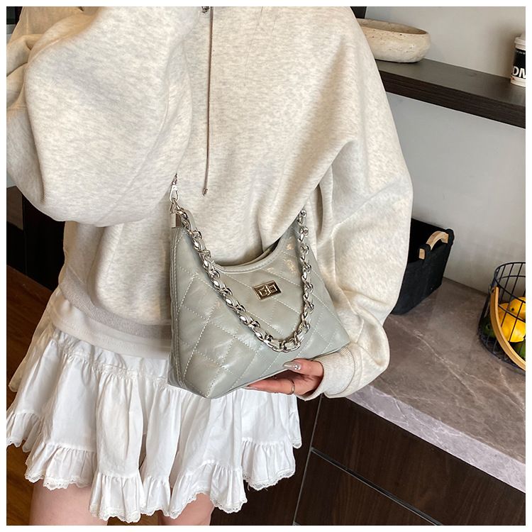 Borsa a tracolla versatile da donna, trapuntata, ricamata e di alta qualità, da portare sotto le ascelle, nuova moda 2025_voghion.com