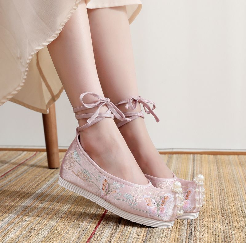 Damenschuhe Frühling und Sommer im neuen Stil antike Hanfu-Schuhe erhöhte Schuhe bestickte Damenschuhe Perlenkostüm-Schuhe_voghion.com