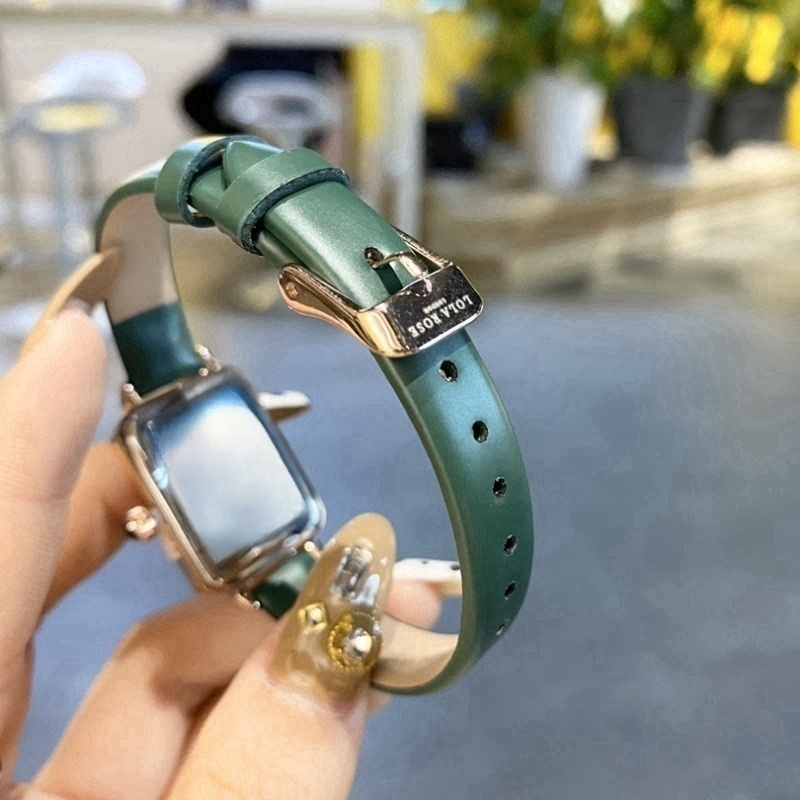Luxury and fashionable elements of small green watches make every fairy love them, making them versatile quartz women's watches_voghion.com
