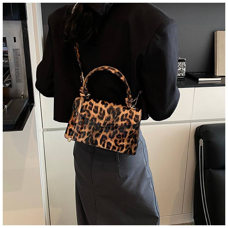 Fashion Handbag Bag Women's New Leopard-print Niche Design One-shoulder Messenger Bag Foreign Commuting Small Square Bag_voghion.com