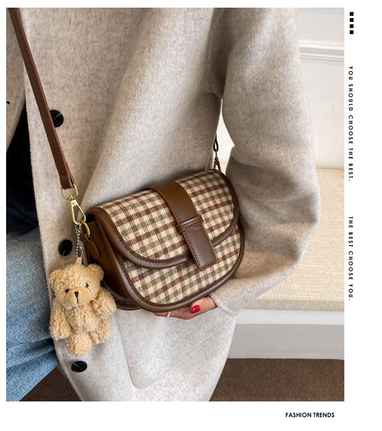 Feeling Small Women's Instagram niche 2024 New Fashion Inner Patch Single Shoulder Oblique Sewn Thousand Bird Grid_voghion.com