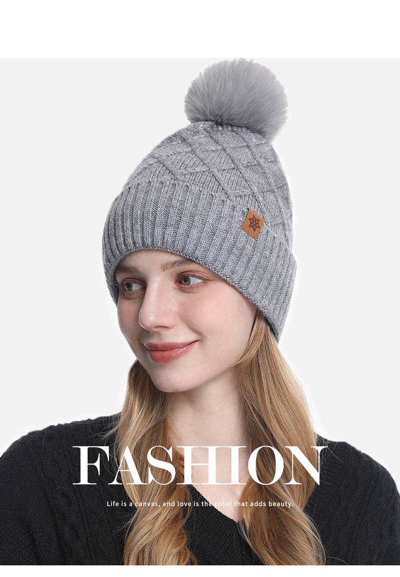 Set di berretto invernale da donna con sciarpa a doppio strato e guanti – Caldo berretto in lana di alpaca per attività all'aperto – Elegante e raffinato in grigio e nero_voghion.com