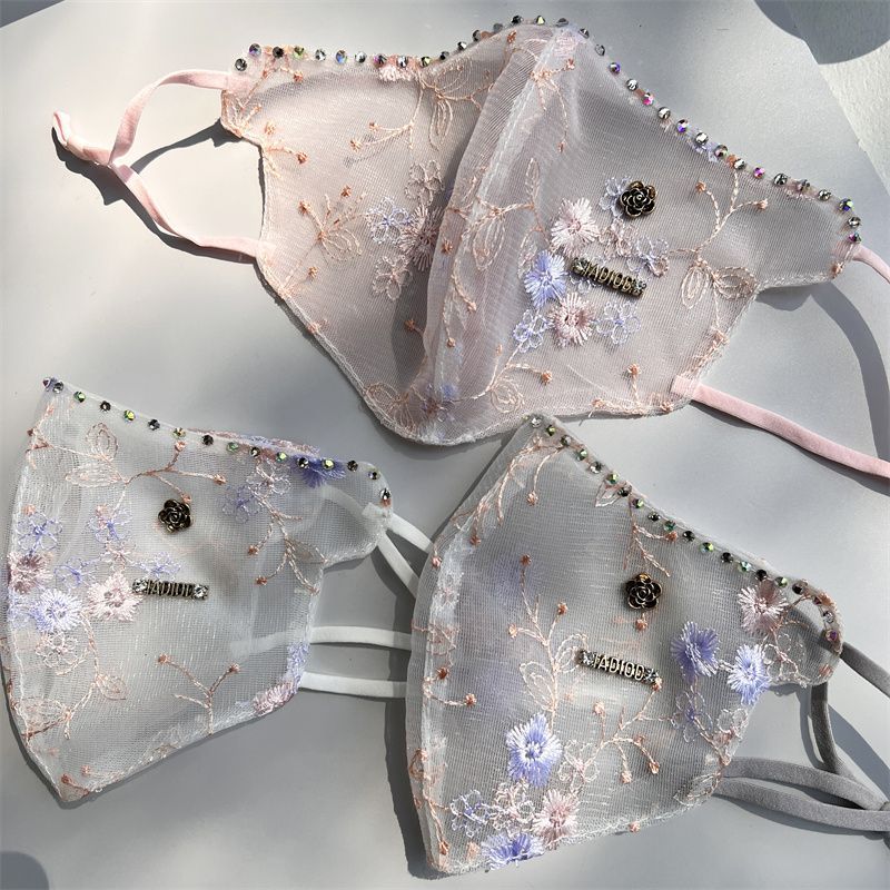 Maschera estiva con ricamo a forma di camelia e diamante, lavabile, con protezione solare_voghion.com