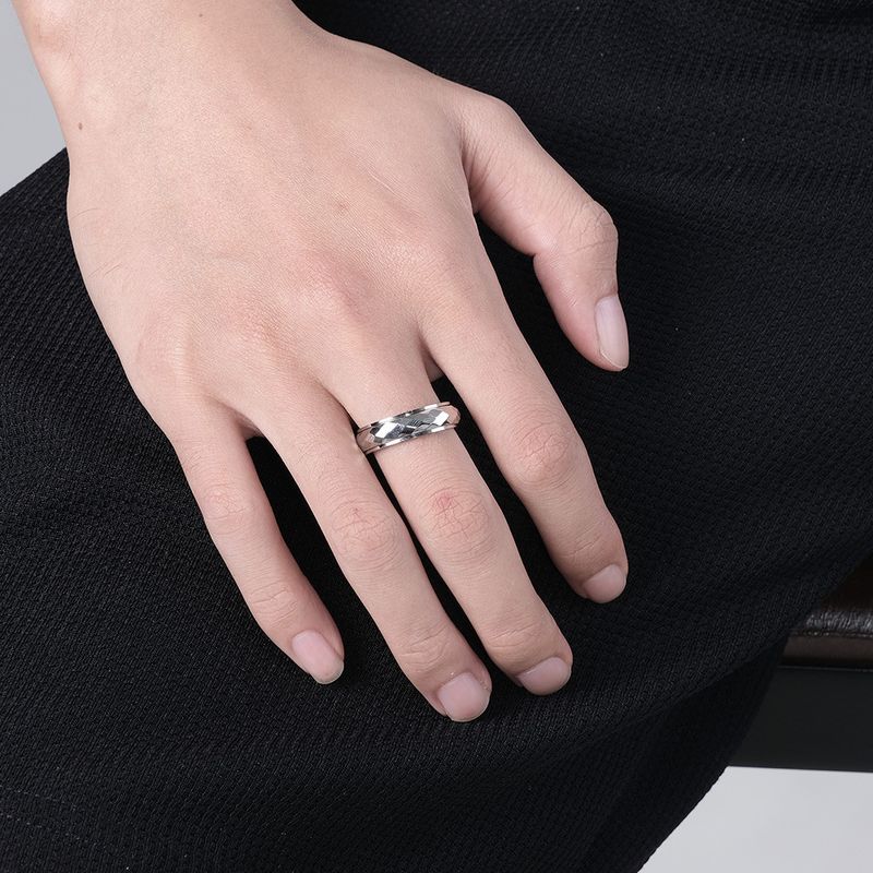 Anello rotante in acciaio al titanio con diamante in stile freddo neutro INS per alleviare lo stress e l'ansia, gioiello per le mani in acciaio inossidabile_voghion.com