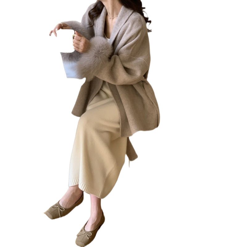 Eleganter Tweedmantel mit Gürtel, 3D-Stickerei und Ärmeln aus Kunstpelz – Übergroßer Longline-Blazer für Damen (Grau, Beige) – Oberbekleidung im Boho-Chic-Stil_voghion.com