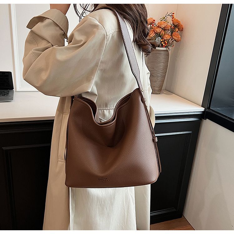 Borsa tote alla moda 2024 autunno nuova alla moda grande capacità monospalla madre lavoro pendolare sottobraccio_voghion.com