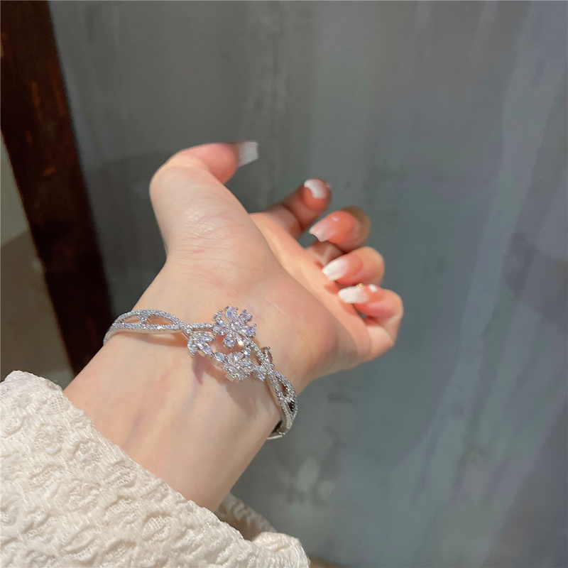 Big full diamond flower bracelet micro-inlaid zircon fashion niche light luxury high-end bracelet gentle bracelet_voghion.com