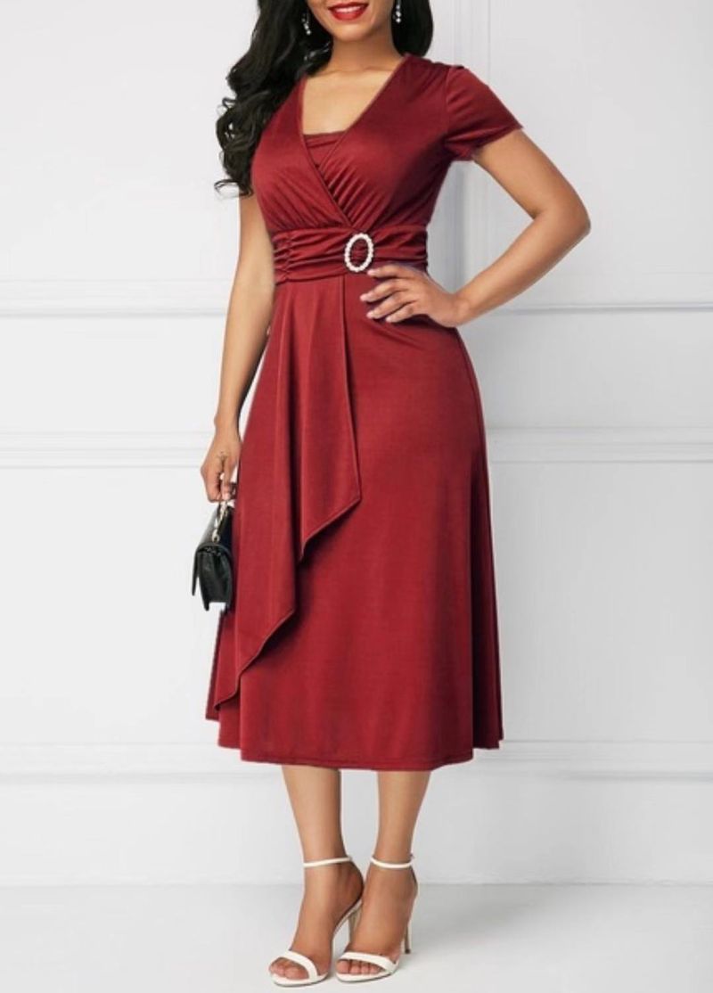 Abito con scollo a V e gonna ampia asimmetrica, temperamento moda 2025_voghion.com