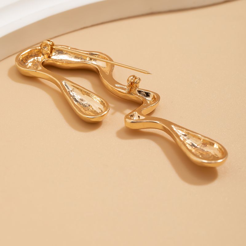 Kovová nepravidelná brož s kapkou vody, ženská, léto 2025, trendy osobnost, nikový design, smysl pro internet, temperament celebrit, pin_voghion.com