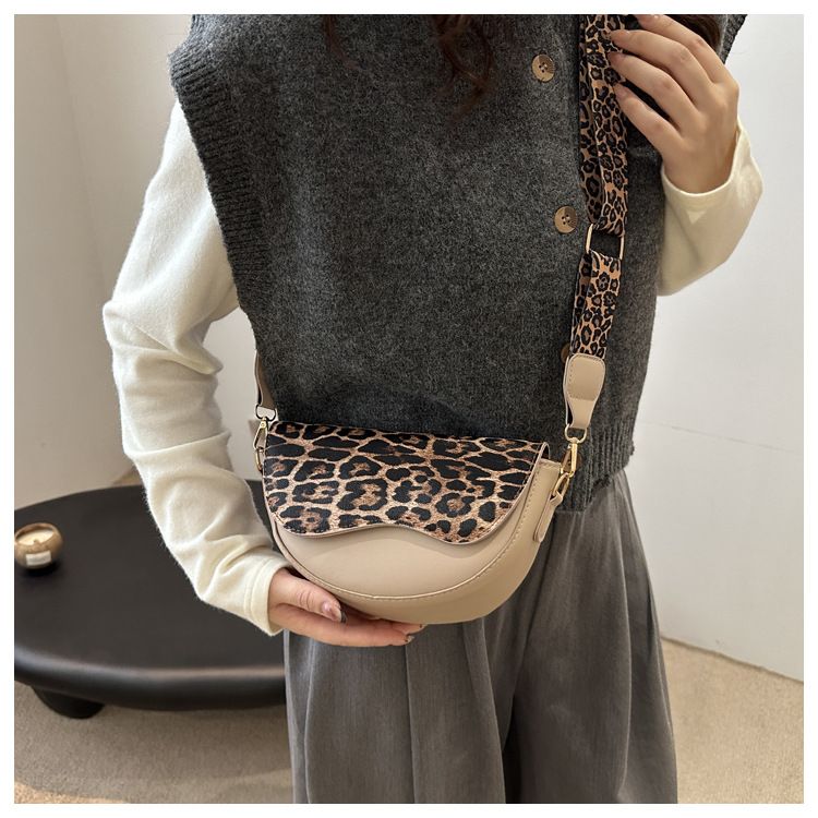 Borsa a tracolla semplice in versione coreana, borsa a tracolla piccola, versatile e alla moda, con tracolla larga e stampa leopardata, 2025_voghion.com