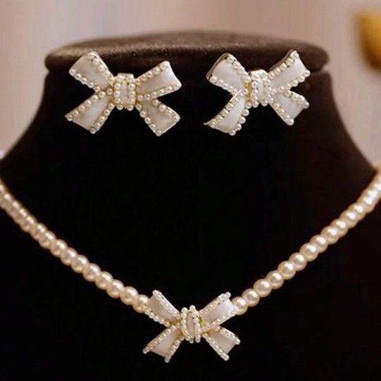 Temperament Short Clavicle Pearl Bow Necklace Net Celebrity Retro French Princess_voghion.com