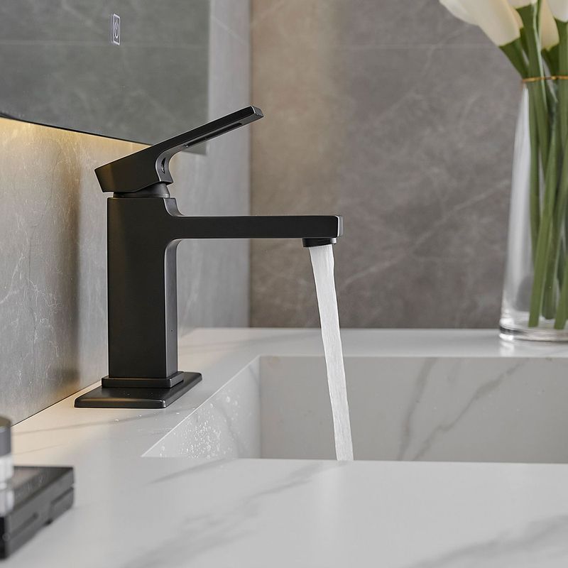 Single Hole Single-Handle Bathroom Faucet_voghion.com