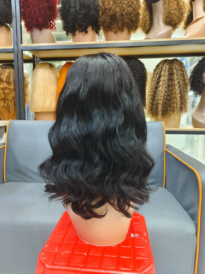 180% Dicht 14 Zoll Mënschlecht Hoer Perück Loose Body Wave Lace Frontal Bob Perück Brasilianesch Remy Kuerz Loose Wave Bob 4x4 Lace Verschluss Perück Fir Fraen_voghion.com