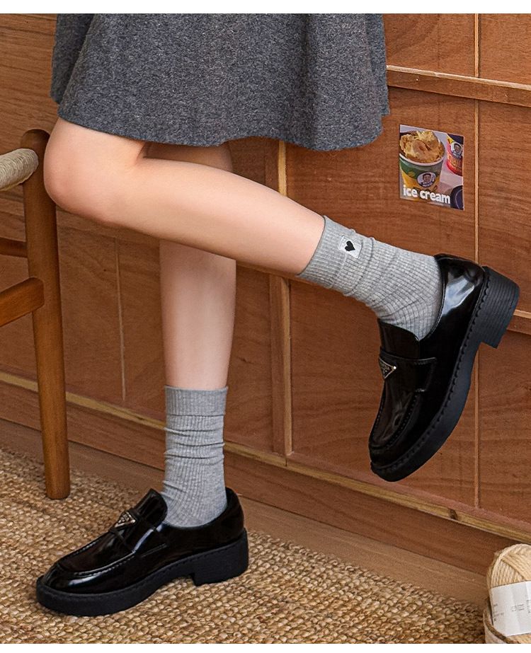 25 Jahre neue graue herzförmige Wadensocken für Frauen, ein Haufen Frauen_voghion.com