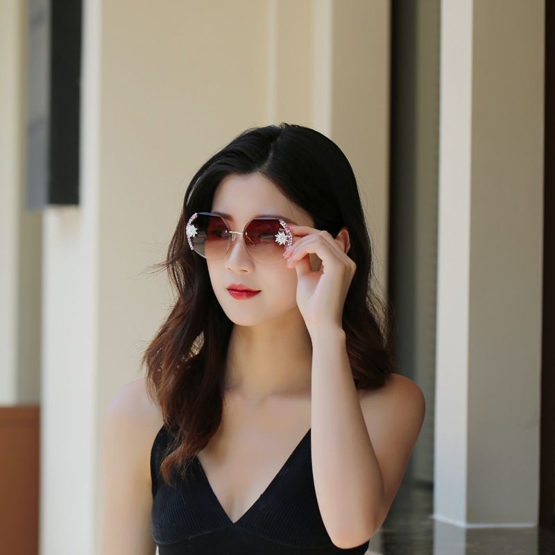 Wind Net Red Ins Sunglasses Diamond Faced Round Long Small Face For Women UV Protection_voghion.com