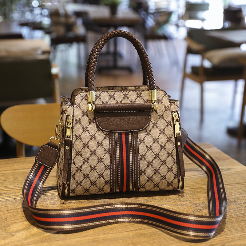La borsa a secchiello di grande capacità con stampa di nuova moda trasporta una borsa sotto le ascelle a spalla_voghion.com