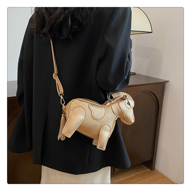 Design alla moda da donna, bambola carina, personalità divertente, marchio trendy, forma cartoon monospalla, borsa a tracolla in pony_voghion.com