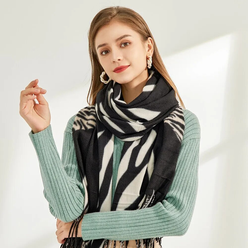 2023 Muoti Talvi Kashmir Huivi Naisille 70 * 190 cm Leopardikuvio Lämmin Pashmina Shaali Lady Wrap Tupsuhuivit_voghion.com