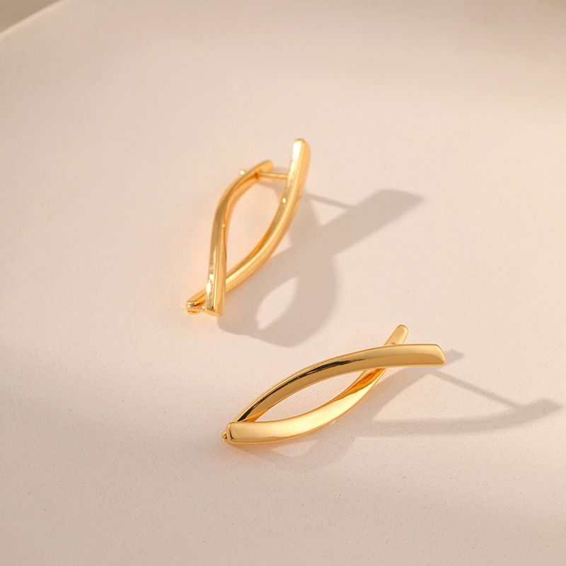 Geometrische unregelmäßige Linien Kreuz Design Lichtjahr minimalistische Ohrschnalle K echt vergoldete Ohrringe_voghion.com