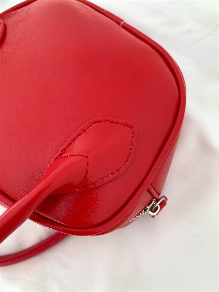Personalisierte, modische Mini-Schultertasche im Nischenstil, geformte Öffnung aus PU-Leder, weiches Handgefühl in Rot_voghion.com
