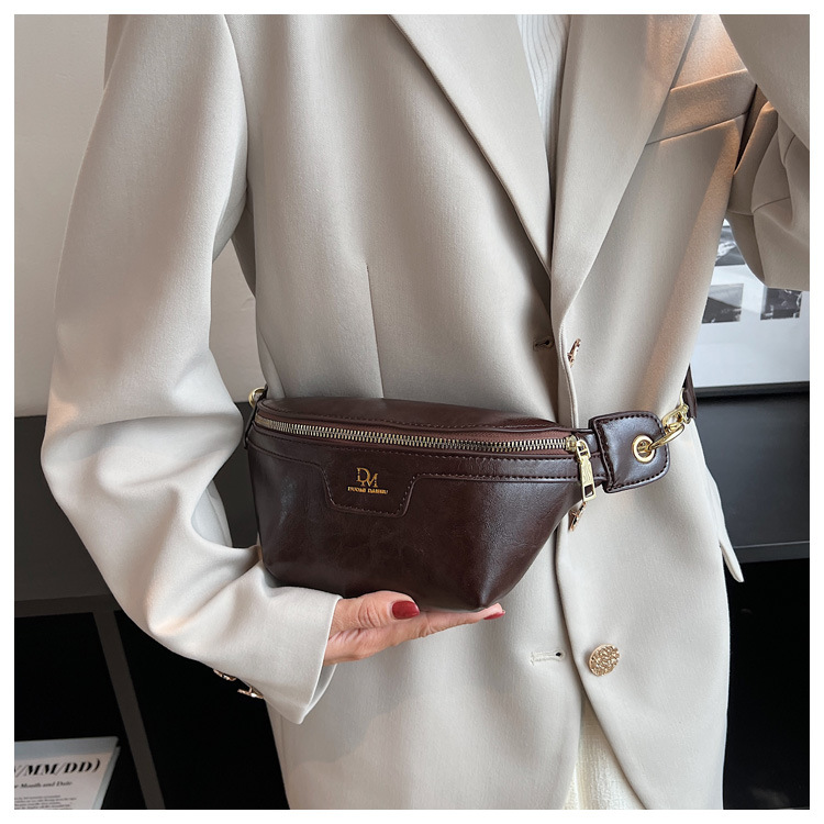 Déi trendy Täsch vun dësem Joer mat engem Gefill vu Luxus 2024 Nei modesch Tailletasch Villsäiteg Instagram-Stil Summer Crossbody-Tasch Damentasch Broschttasch_voghion.com