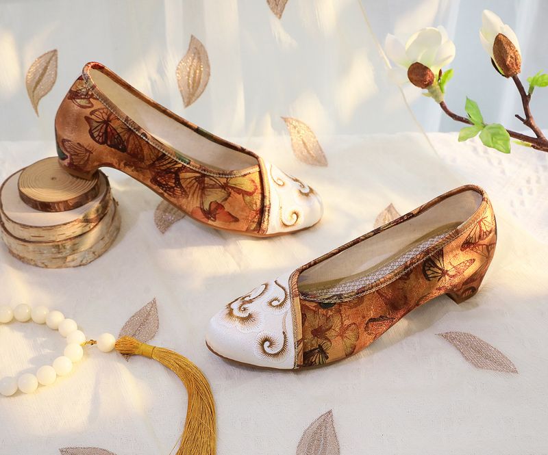 Damenschuhe Frühlings-Cheongsam im neuen Stil, spitze Tanzschuhe für Damen im Retro-Look, bedruckte alte Stoffschuhe_voghion.com