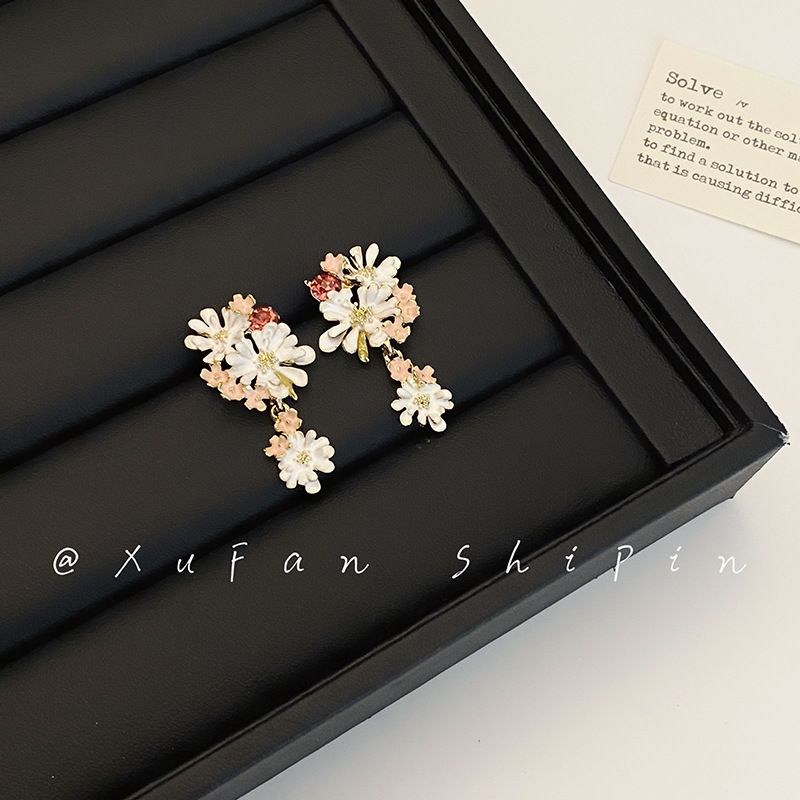 French Sweet Colorful Cluster Daisy Earrings Niche Design Artistic Style Girly Heart Versatile Ear Accessories_voghion.com