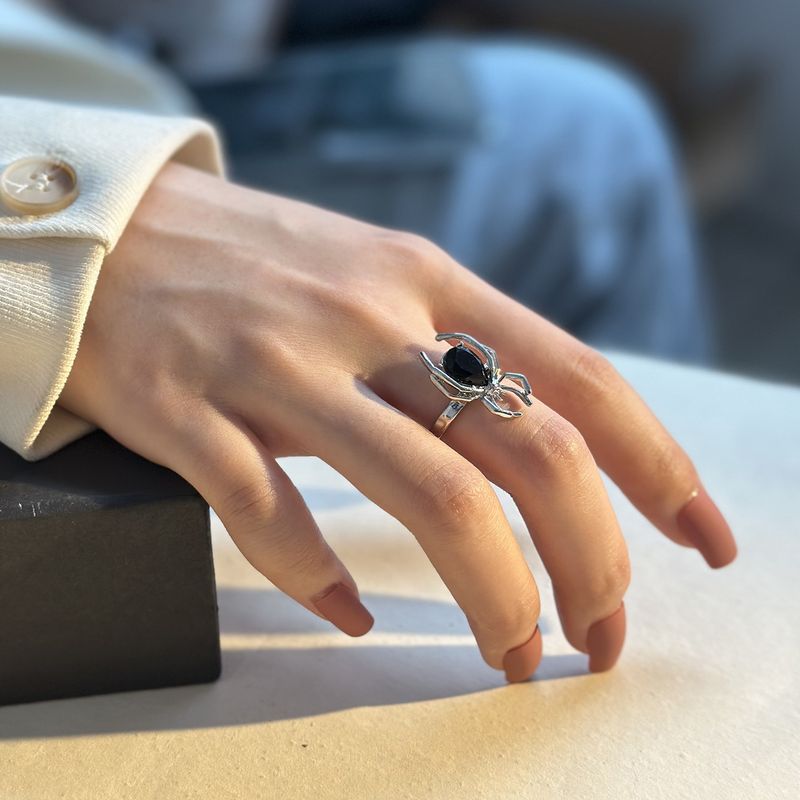 Niche Design Halloween With Inlaid Diamonds Open Personality Spider Ring_voghion.com