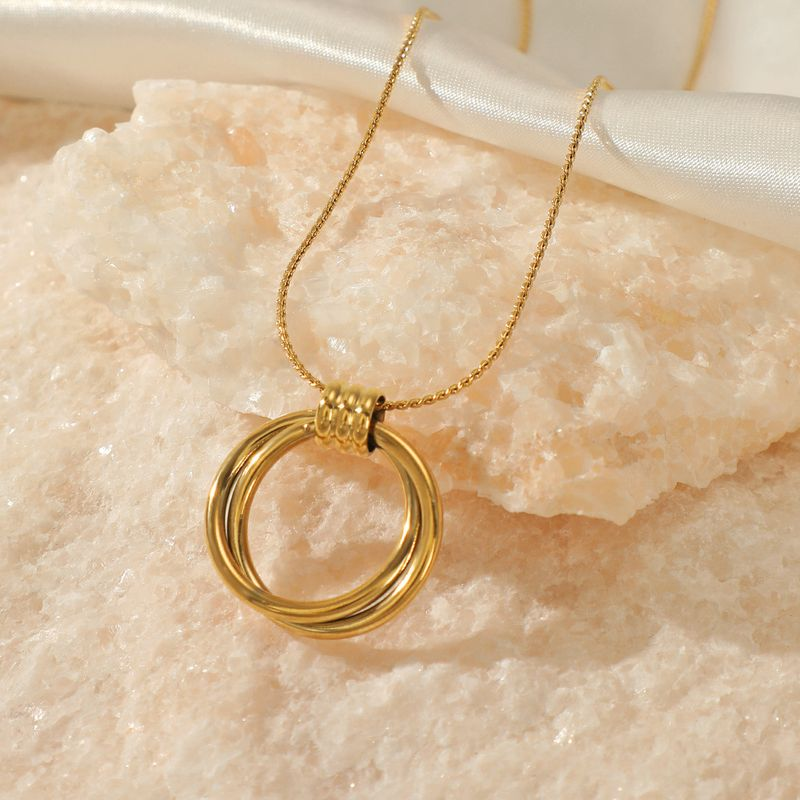 Collana semplice circolare in acciaio al titanio per donna con un design di nicchia e versatile anello cavo sulla clavicola_voghion.com