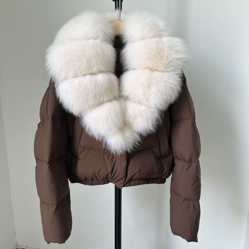 Piumino corto da donna con collo oversize in pelliccia di volpe - Cappotto invernale alla moda con piumino d'anatra bianca, pelliccia staccabile, vestibilità ampia, vari colori_voghion.com