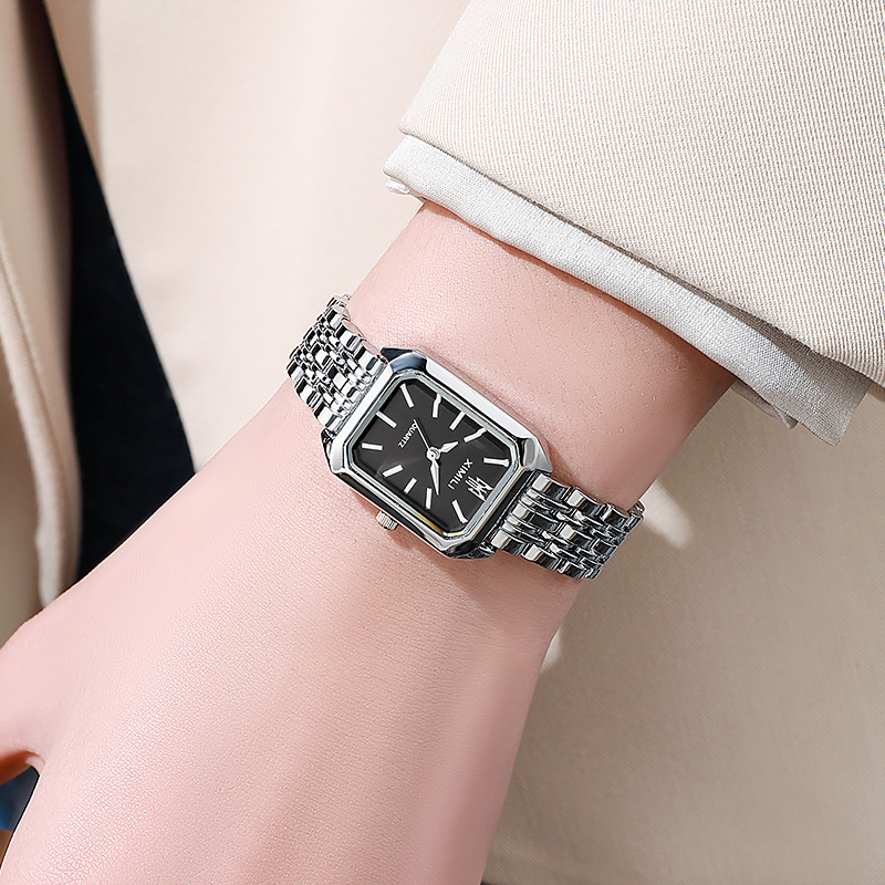 2024 nuovo orologio al quarzo quadrato semplice moda studentessa con cinturino in acciaio di lusso leggero_voghion.com